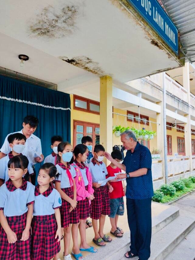 Trao quà và học bổng tại Giang Hải, Phú Lộc, Thừa Thiên Huế (ngày 02/07/2022)